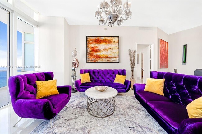 Building Photo - 15811 Collins Ave