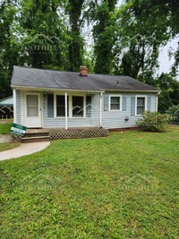 Building Photo - Move-In Ready 3BR Home with New Carpet, Ga...