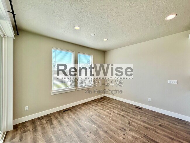 Building Photo - 5845 W Sprig Dr