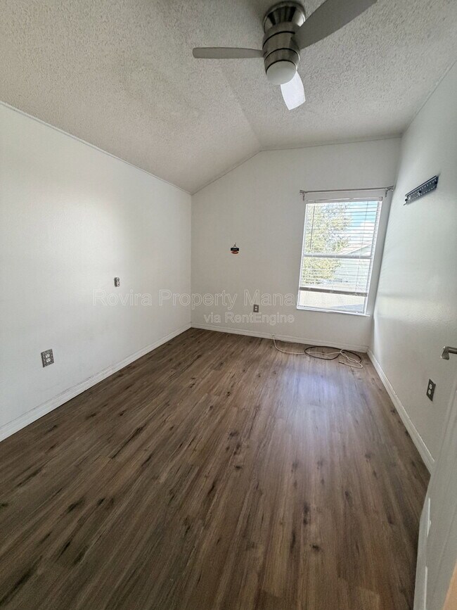 Building Photo - 218 Ronaldale Ave