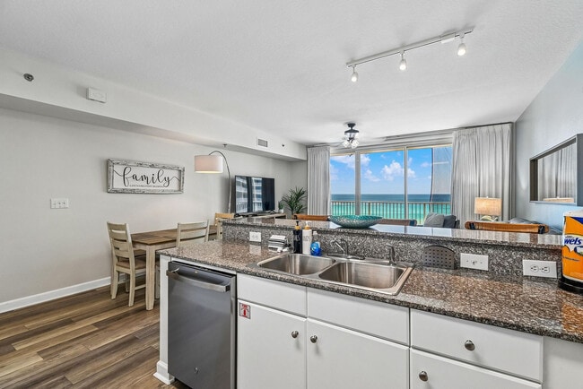 Building Photo - 9896 S Thomas Dr