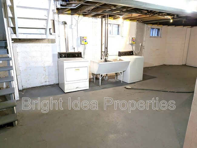 Building Photo - 801 4th St E