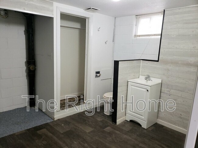 Building Photo - 5628 S 51st Ave