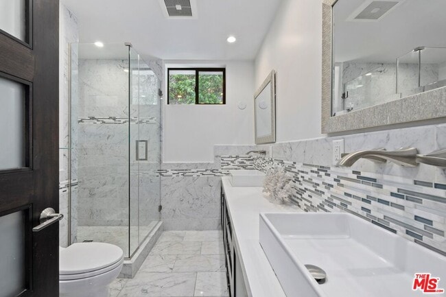 Building Photo - 3655 Glenridge Dr
