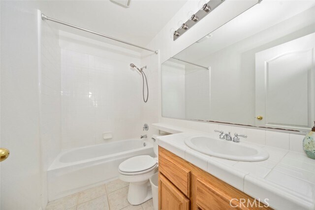 Building Photo - 17 Camarin St