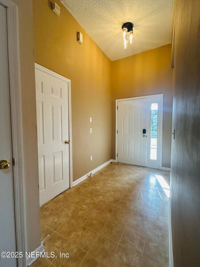 Building Photo - 2392 Old Pine Trail