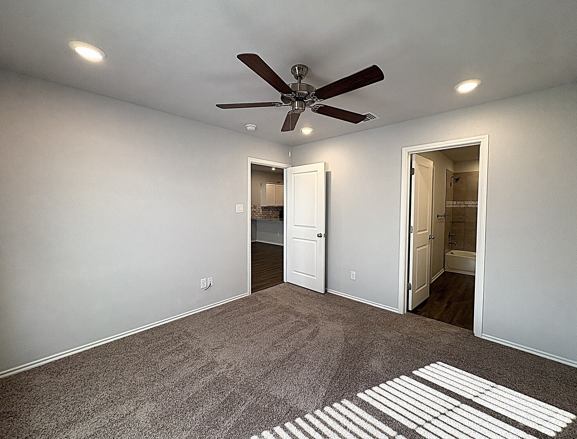 Building Photo - 1202 Lexington Dr