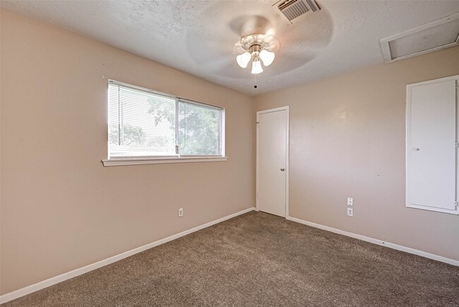 Building Photo - 4739 Parkland St