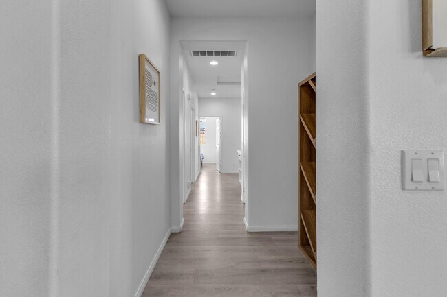 Building Photo - 47383 Bahama Ct