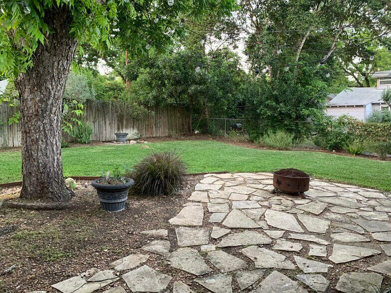 Building Photo - 309 Irvington Dr