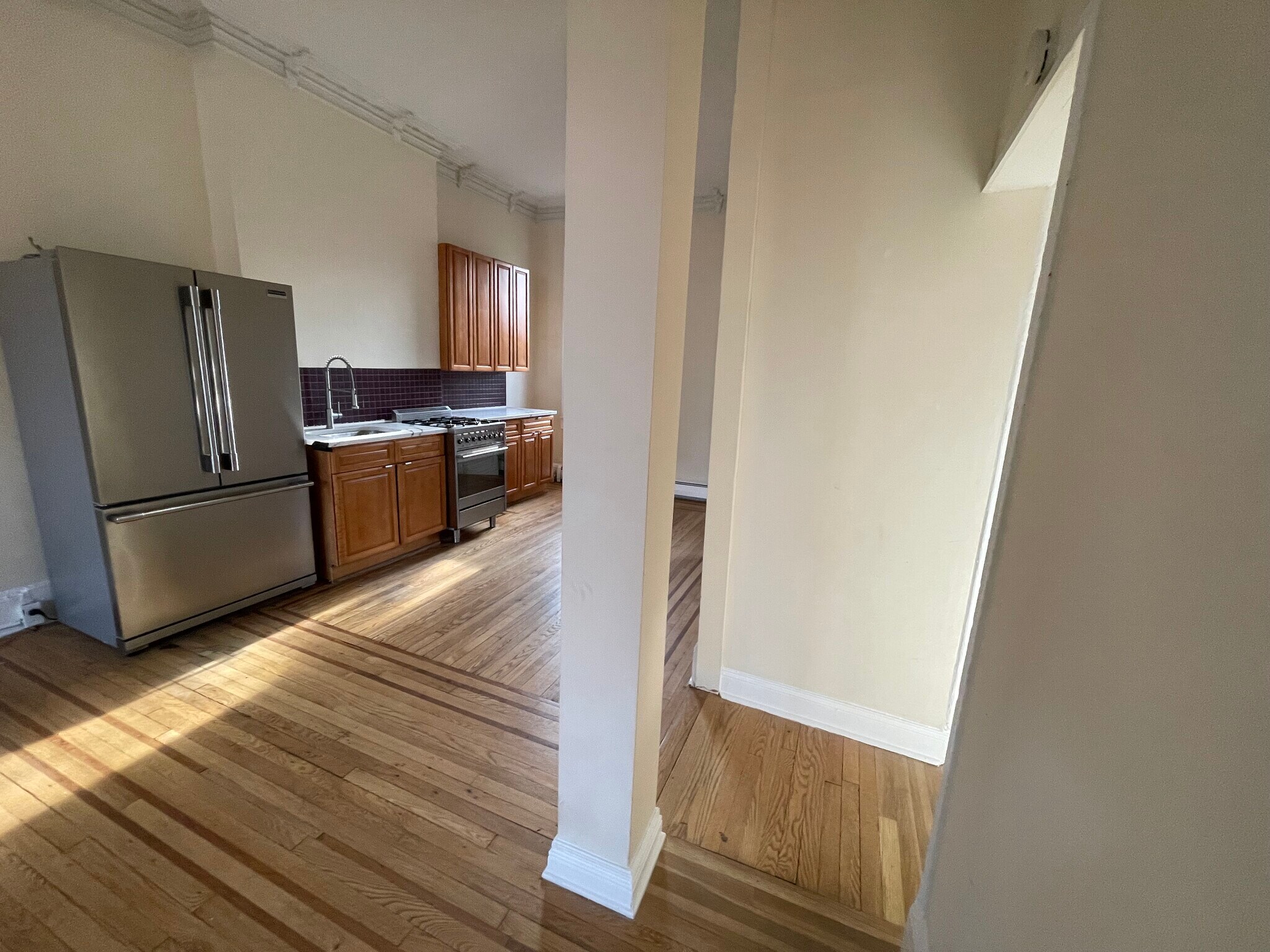 Building Photo - 19 Henry St