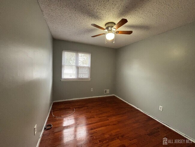Building Photo - 577 Berlant Ave