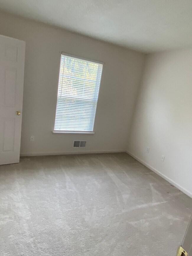 Building Photo - Fern creek