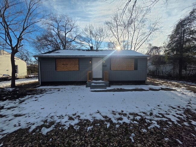 Primary Photo - 310 Isabell St