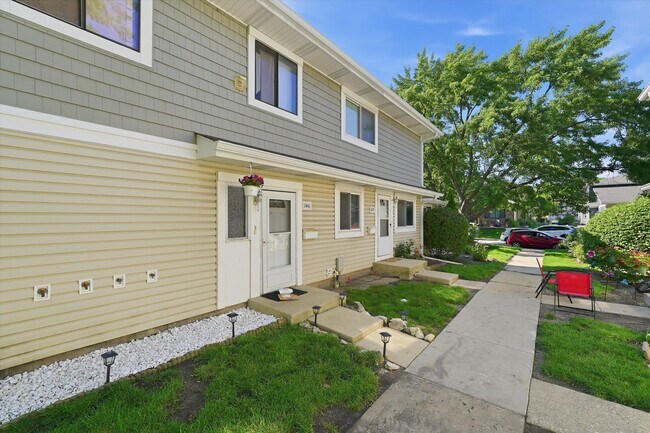 Building Photo - 1437 Sutter Dr