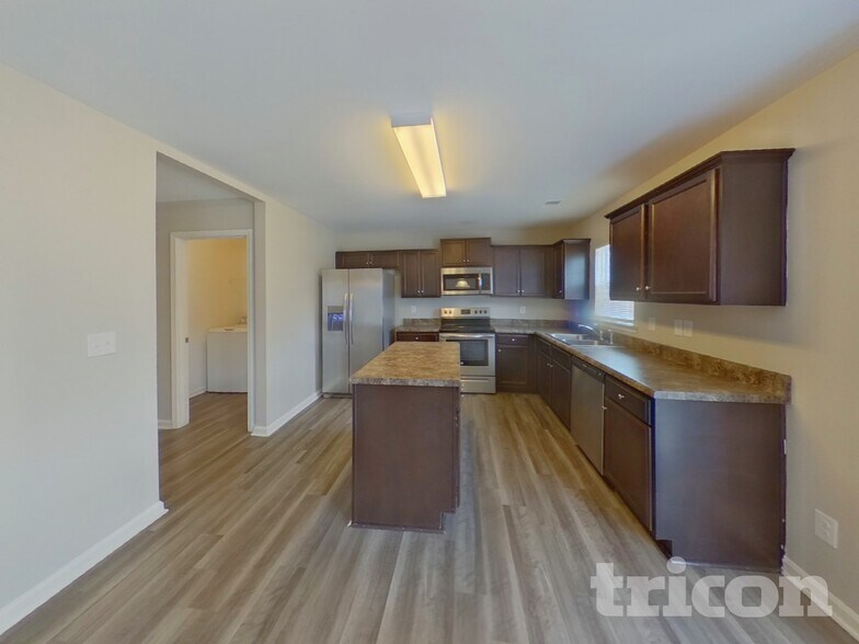 Building Photo - 547 Falls Cottage Run