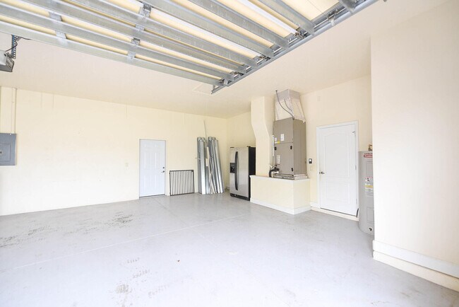 Building Photo - 4068 Gardenwood Cir
