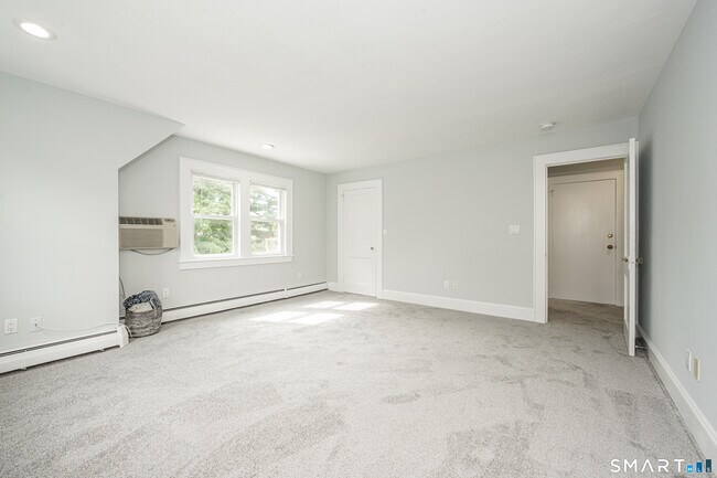 Building Photo - 300 Hubbard Ave