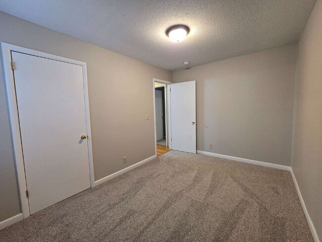 Building Photo - 310 Barkwood Dr