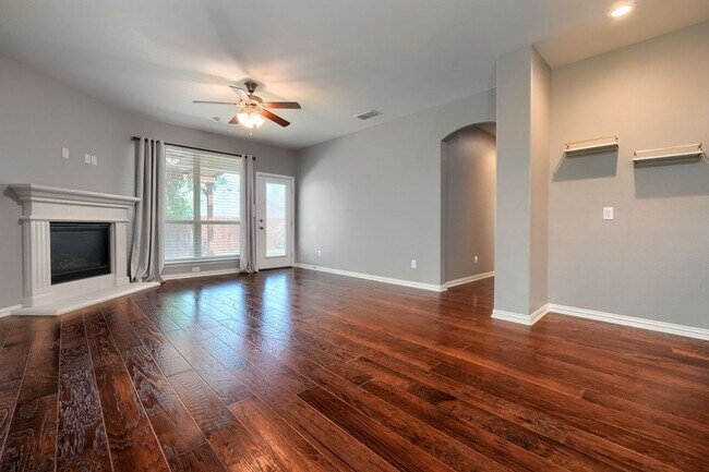 Building Photo - Charming Single-Story Home Located in Lind...