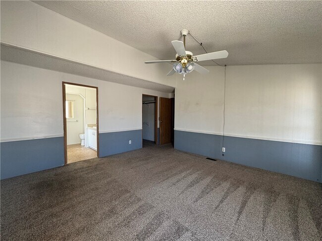 Building Photo - 2184 River Valley Rd
