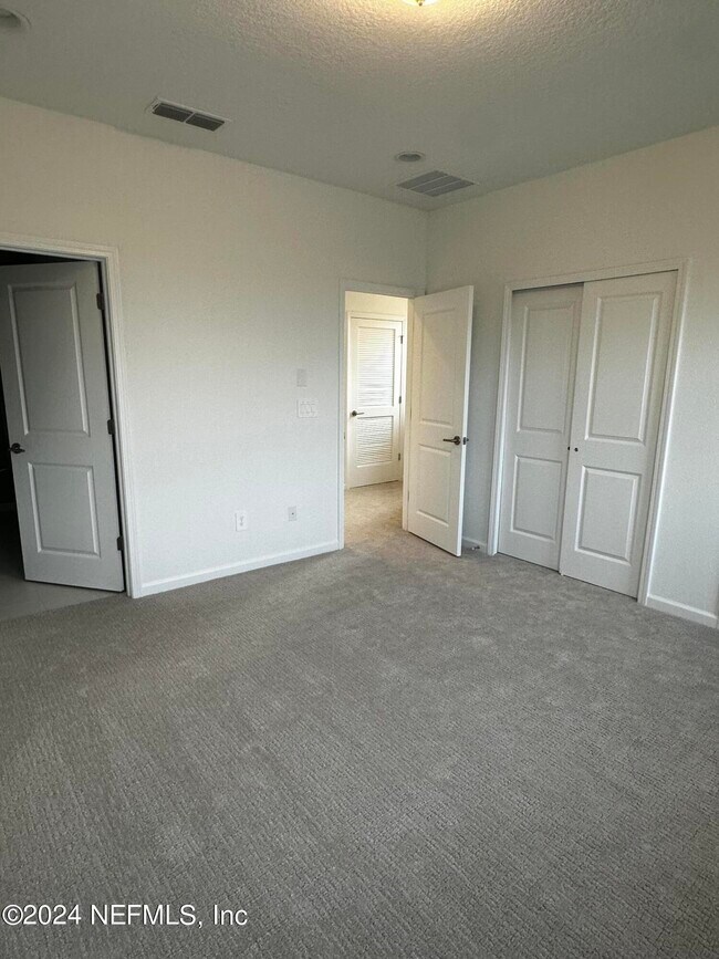 Building Photo - 315 Brandon Lks Dr