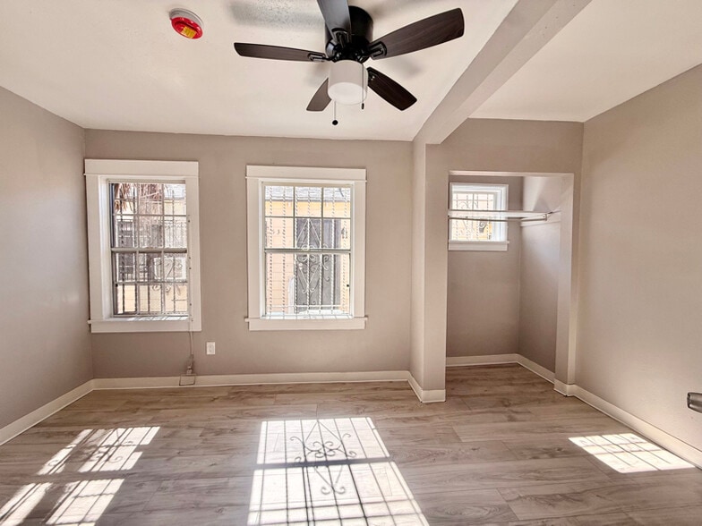 Building Photo - 532 W 77th St