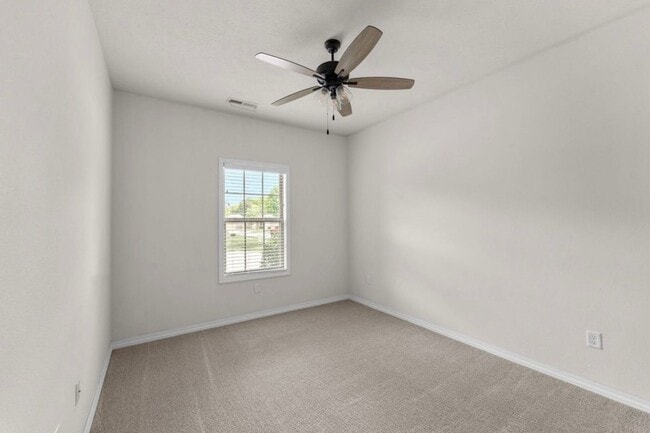 Building Photo - NEW LUXURY 3 BED 2 BATH 2 CAR GARAGE DUPLEX