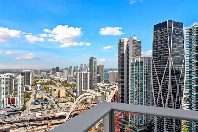 Building Photo - 851 NE 1st Ave