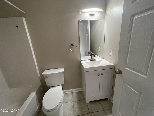 Building Photo - 7102 N Lagoon Dr