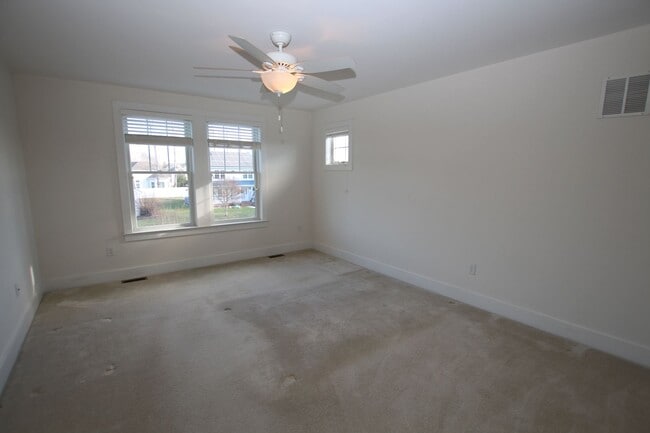 Building Photo - Impeccably maintained, custom-built home located in the sought-after Bay Breeze Estates community.