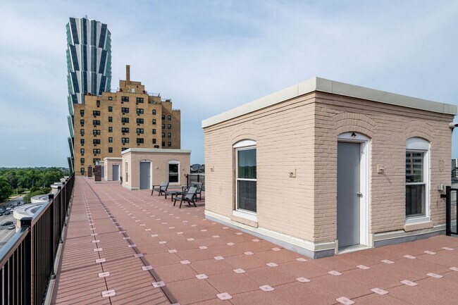 Building Photo - 20 N Kingshighway Blvd