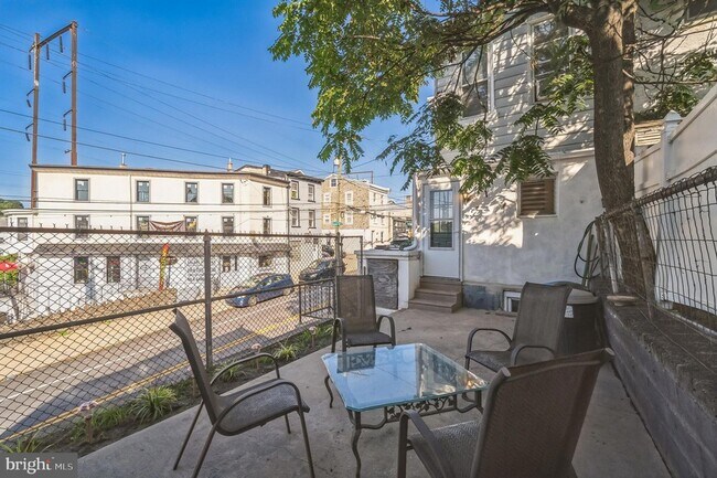 Building Photo - 100 Ripka St