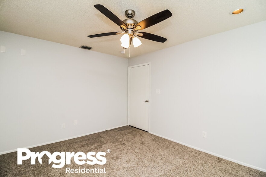 Building Photo - 1055 Alpug Ave