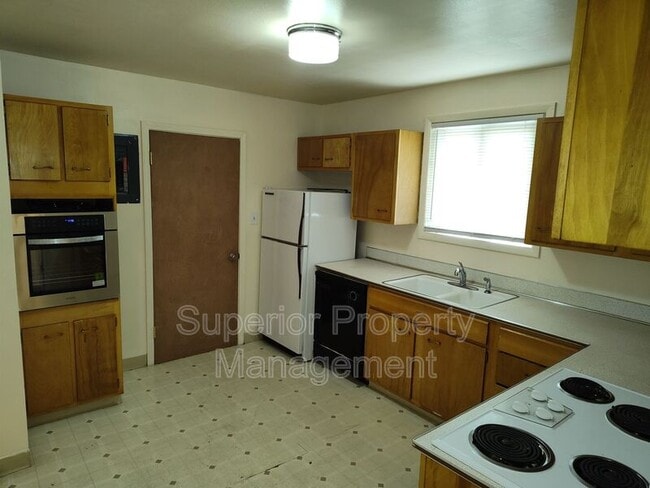 Building Photo - 3021 Kelley Dr