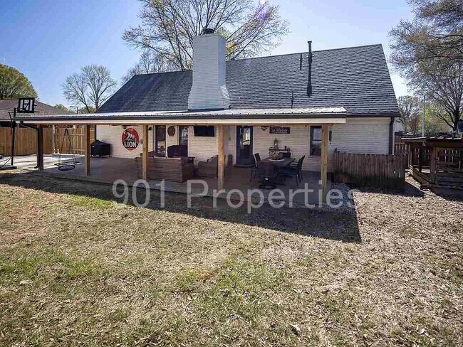 Building Photo - 1234 Greenview Rd