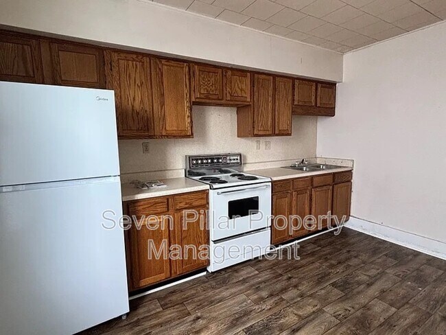 Building Photo - 428 E Main St