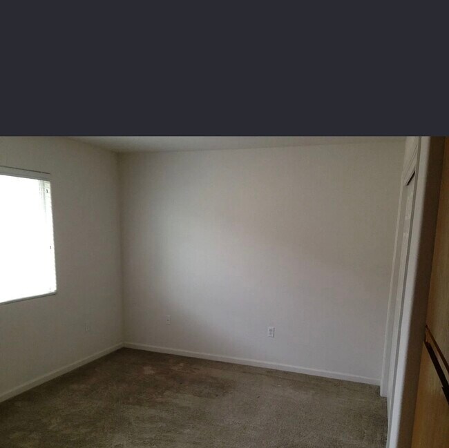 Building Photo - Lark  4 Plex