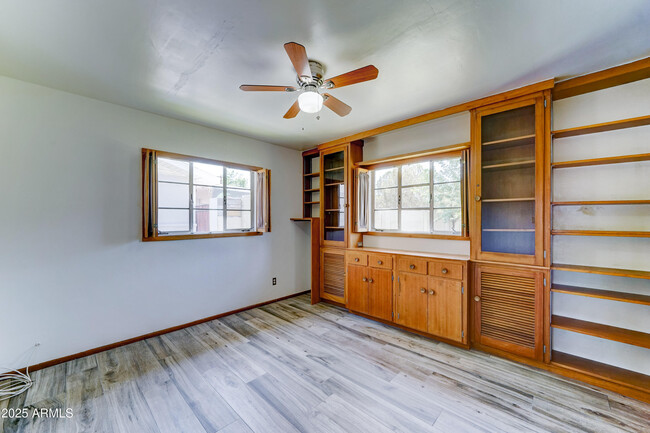 Building Photo - 4201 E Avalon Dr
