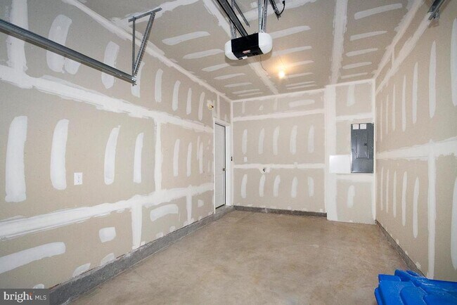 Building Photo - 117 Mazzeo Dr