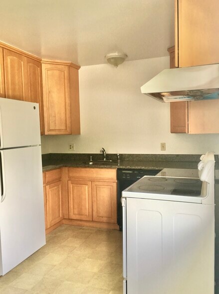 Kitchen - 3424 Yosemite Ave