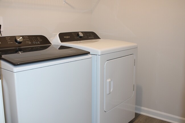 Building Photo - 832 Ottawa Dr