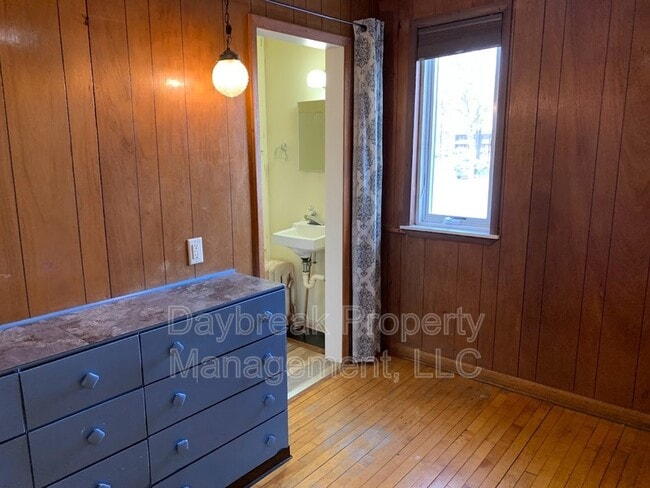 Building Photo - 1121 2nd Ave S