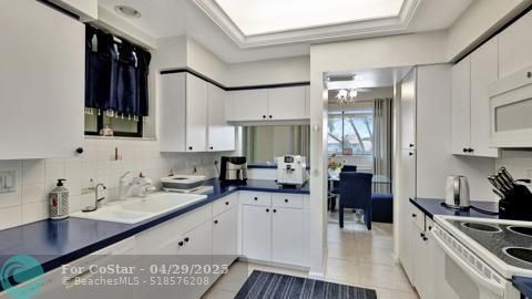 Building Photo - 402 Sea Oats Dr