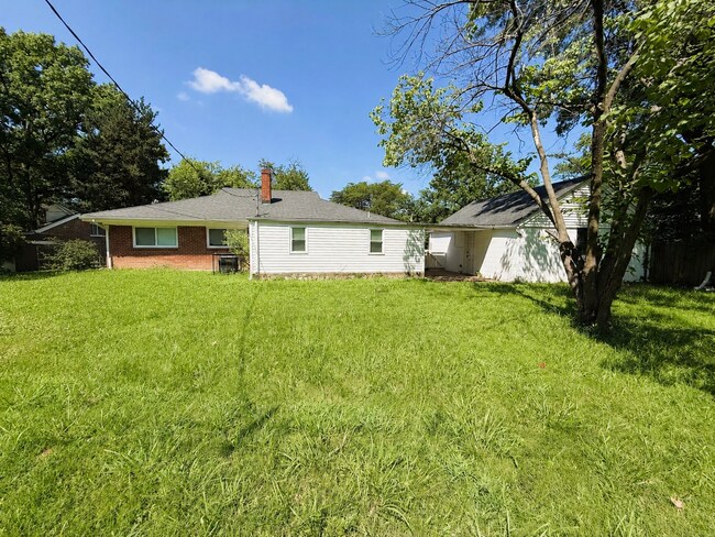Building Photo - 4 Bedroom Home for Rent in University City!