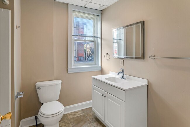 Building Photo - 1816 Green St