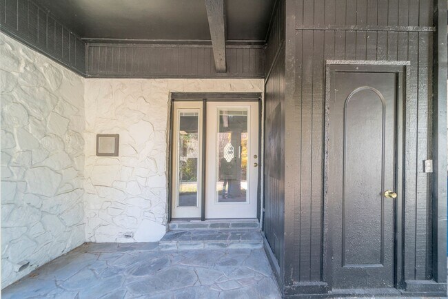 Building Photo - Opportunity Knocking with this HUGE home available for Rent to Own or Lease!