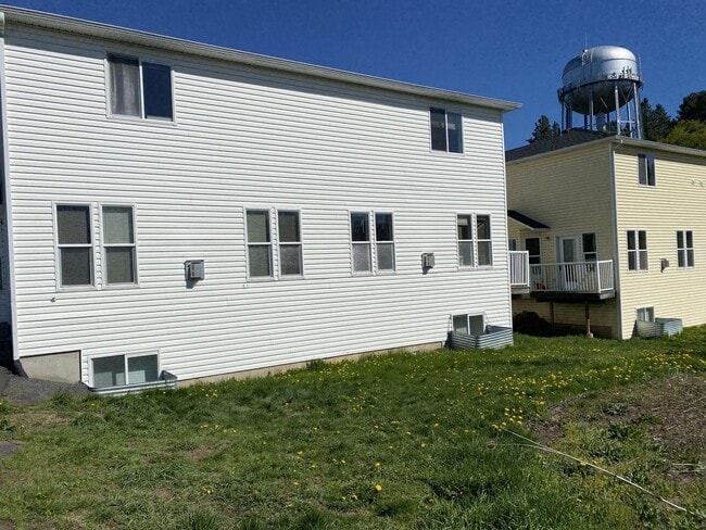 Building Photo - Garfield St Duplex