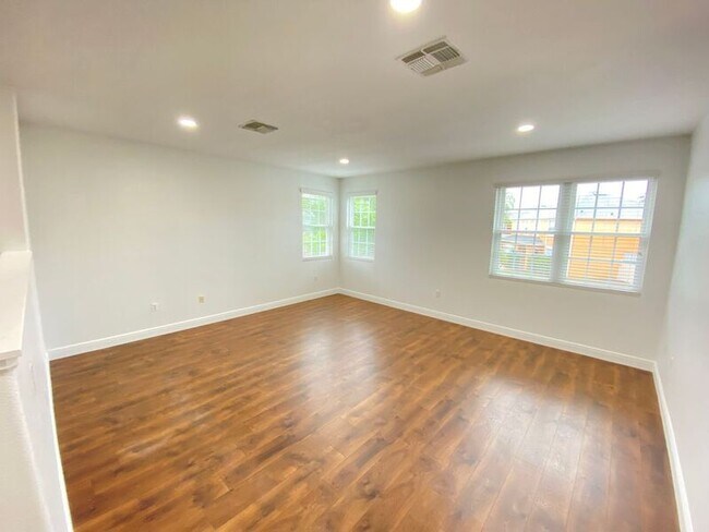 Building Photo - 13110 Moss Park Ridge Dr