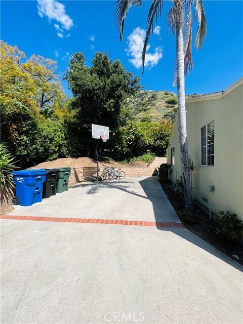 Building Photo - 729 Orange Dr